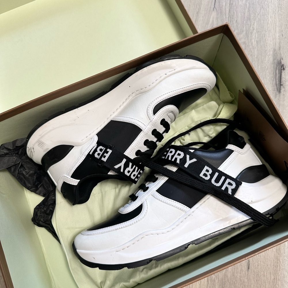 Burberry Sneakers - Picture 3 of 7